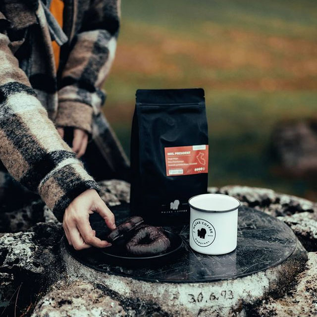 China Fabricante de bolsas reciclables personalizados sostenibles de la bolsa de goma de la parte inferior plana para té y café